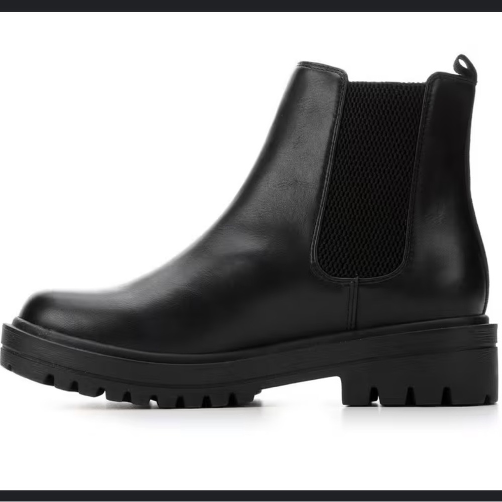 UNR8ED POP CHELSEA BLACK BOOTS | SIZE 7.5 |BRAND NEW | NEVER WORN